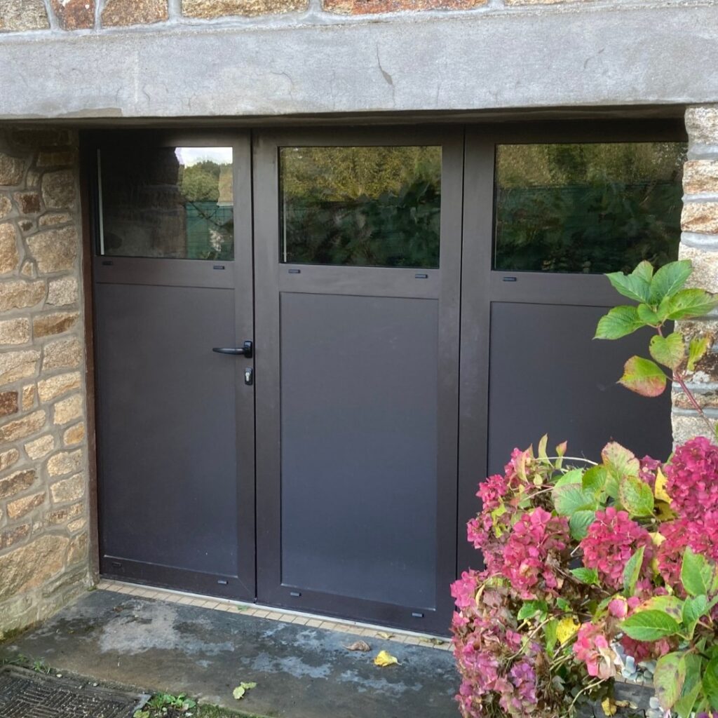 porte de garage battante fabrication française UNIV'R