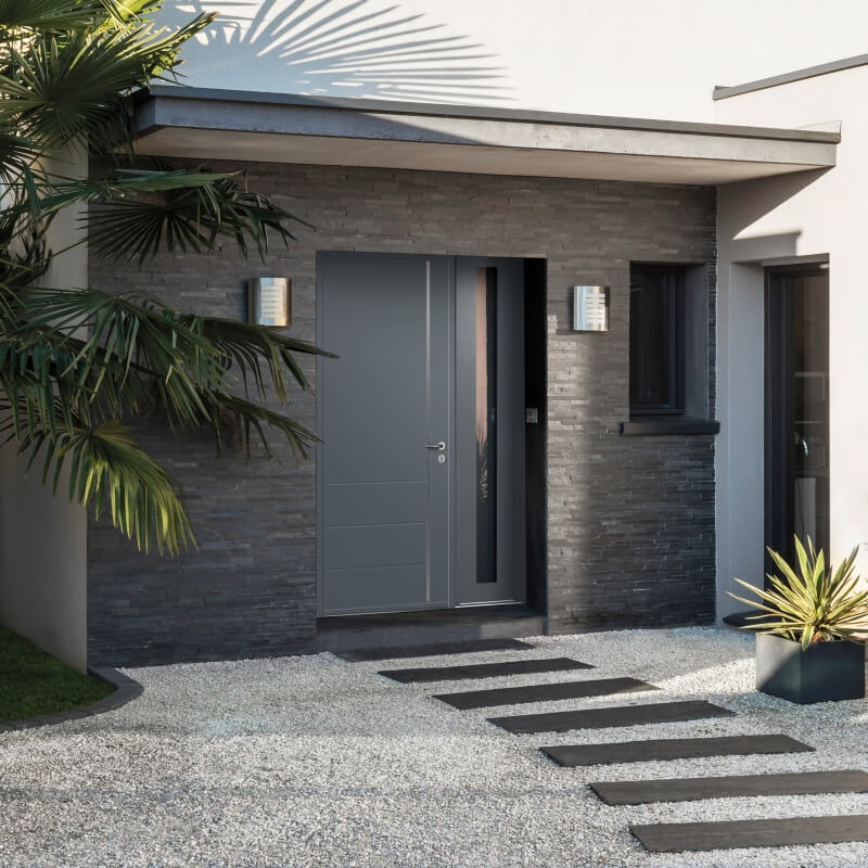 Porte monobloc aluminium grise maisn contemporaine par UNIV'R Fenetres et Portails